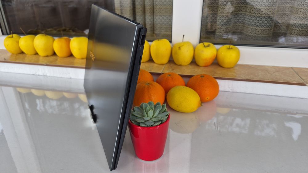 Asus ZenBook 14 UX425EA Extra Pack i7-1165G7, 16GB RAM, 1TB SSD Win 11