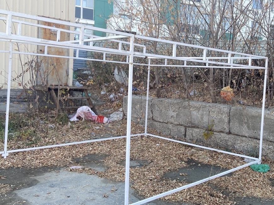 Продам палатку (белая)