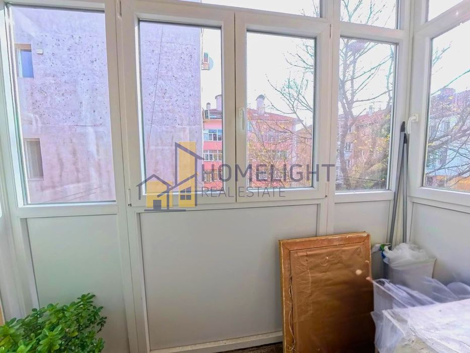 Тристаен апартамент в кв. Център