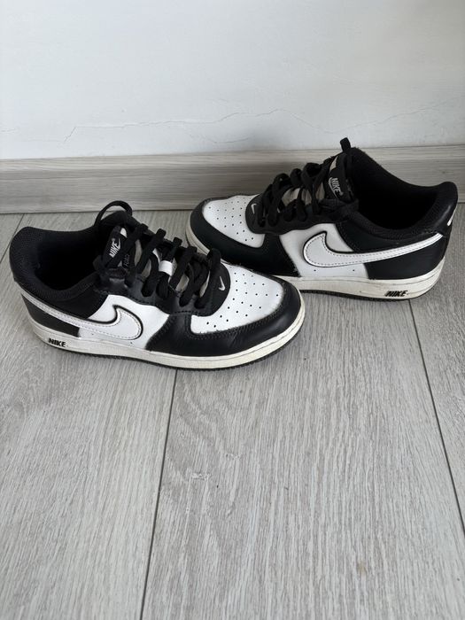 Adidasi tenisi Nike Air Force 1 Low