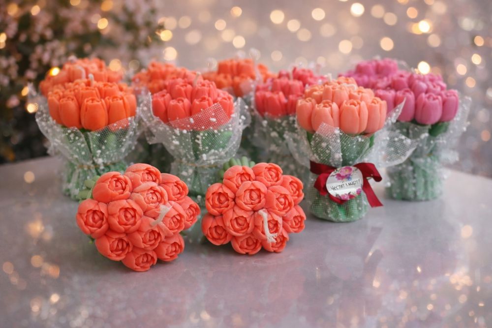 Ръчно изработена ароматна свещ „Букет лалета“