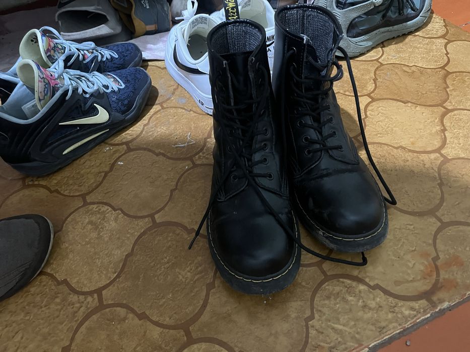 продажа ботинок Martins 43 размер