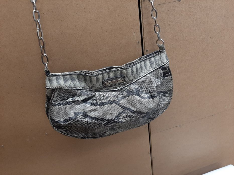 Малка дамска чанта на MANGO