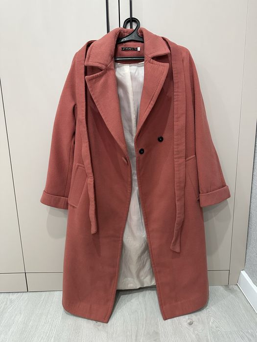 Продам пальто 46 размер