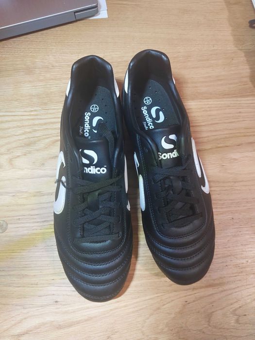 Футболни бутонки размер 41 Sondico, нови