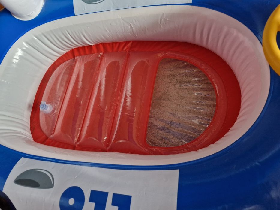 Надуваема полицейска кола