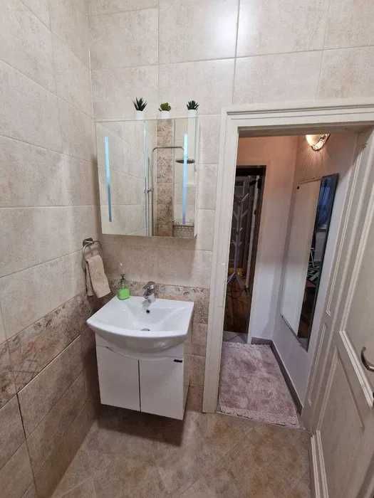 Дава се под наем Тристаен апартамент в София, Център - 80 кв.м за 650 € - Снимка #2