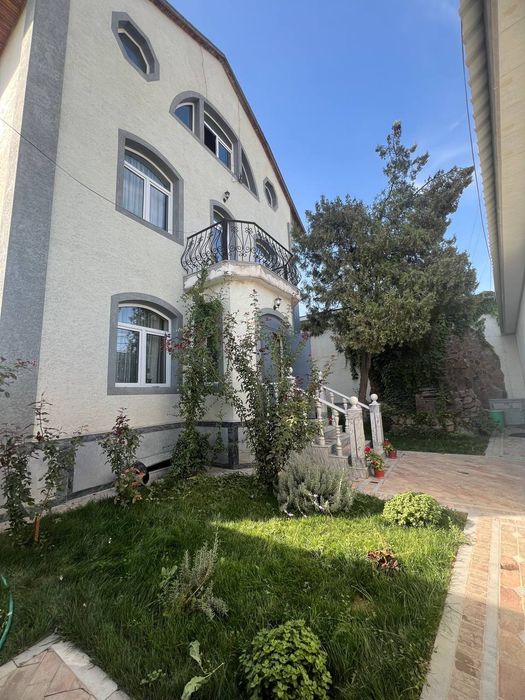 Уй сотилади Уч кахрамон Парвозда