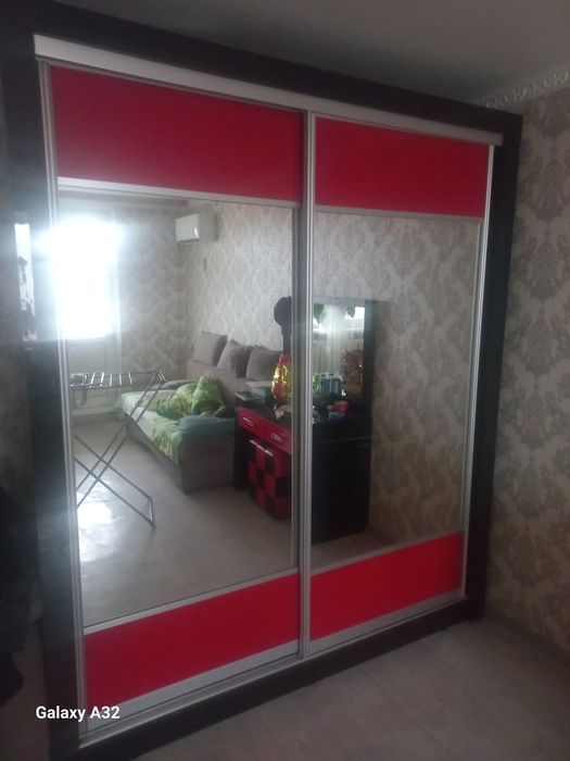 Продам шкаф,столик пуфик