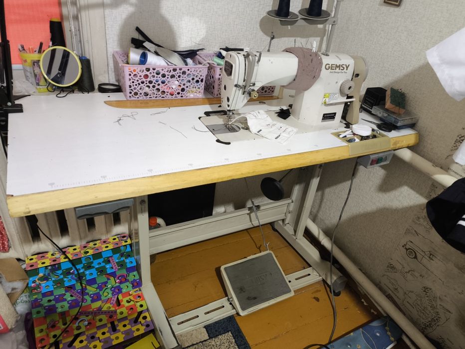 Швейная машинка оверлог профессиональная