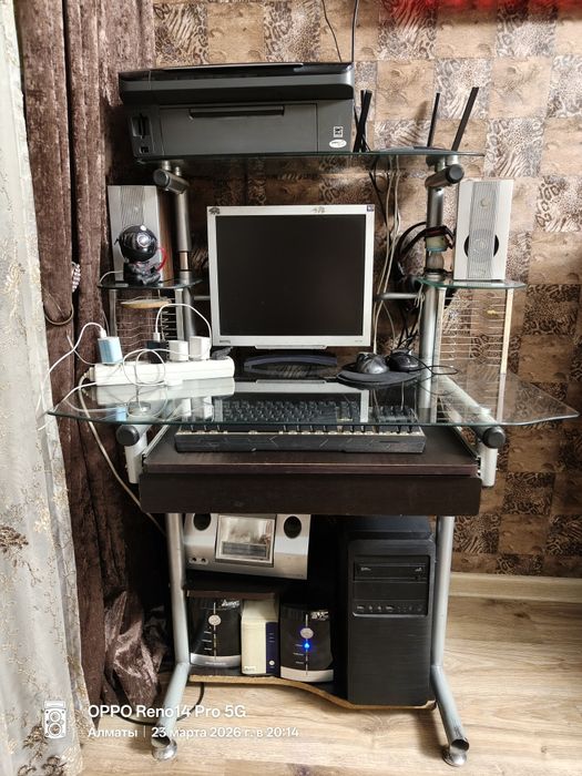 Компьютерный стол