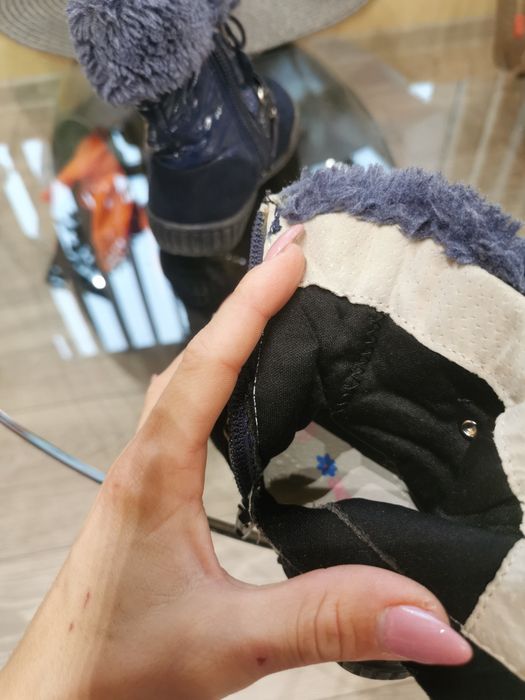 Тъмносини ботушки