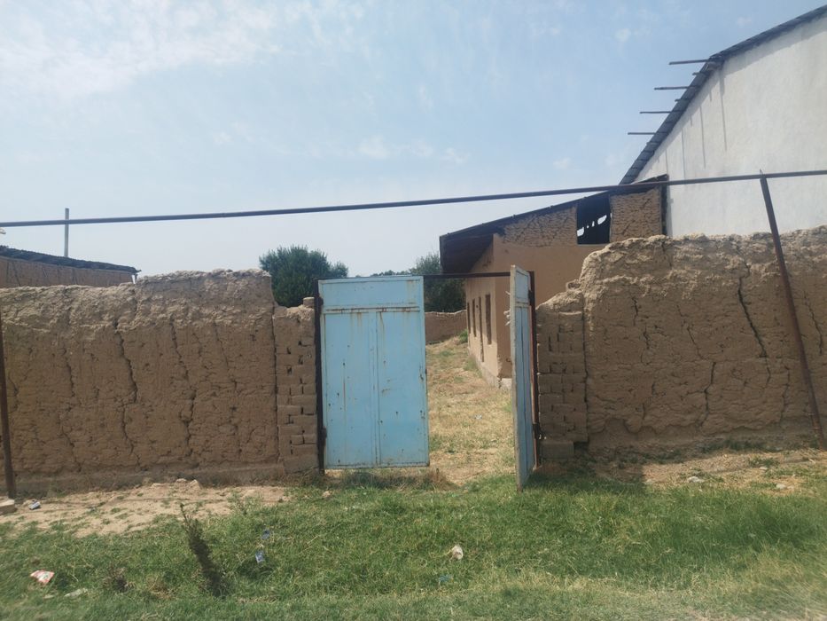 Uchaska 6 sotix  hamma sharoiti bor