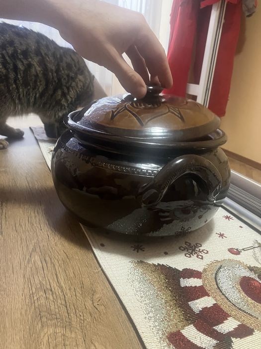 Глинен голям Гювеч