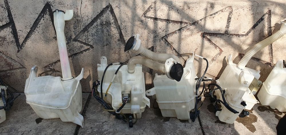 Бочки омывателя на лексус Rx 300, 330, 350