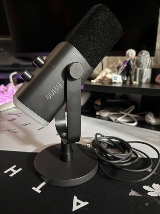 Продаю микрофон динамический Fifine AM8 в идеальном состоянии