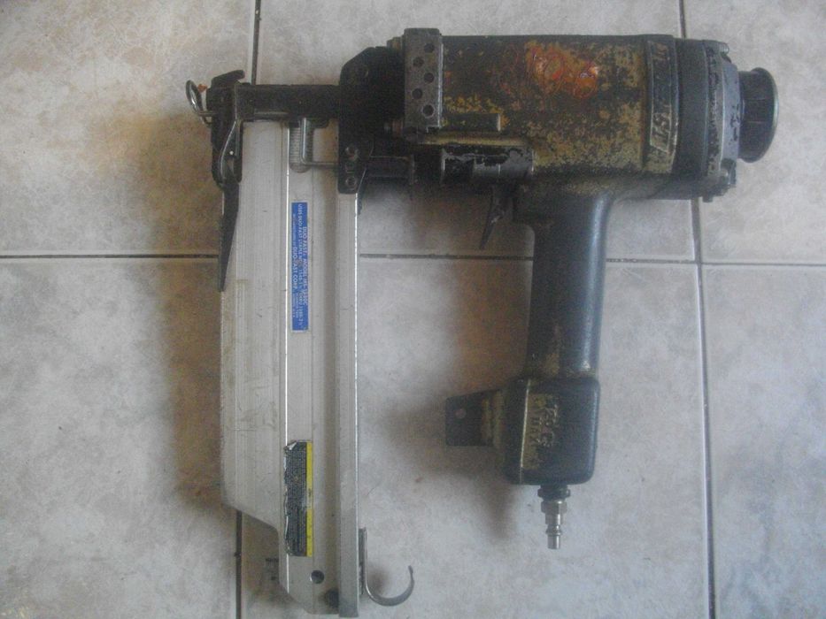 DUO-FAST Голям такер пневматичен индустриален промишлен за скоби 65мм