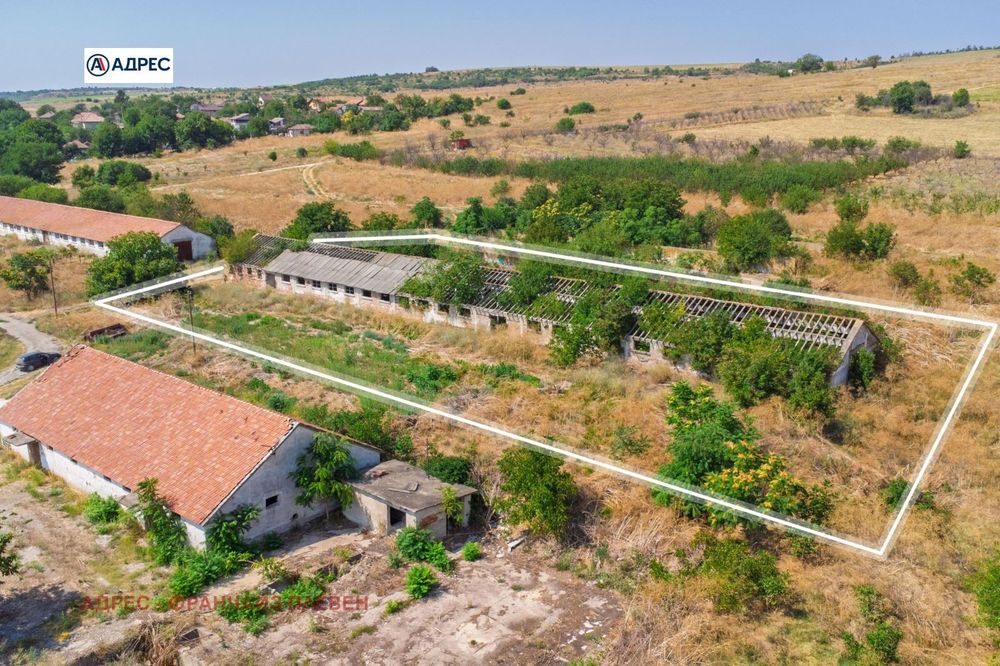 Склад в Плевен, област-с.Буковлък площ 969 цена 15000