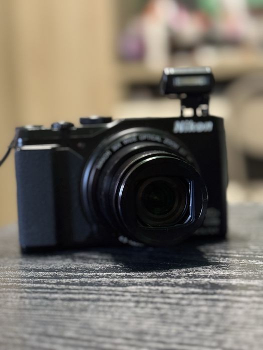 Nikon Coolpix S9900 - Zoom 30x, Ecran Rabatabil, Wi-Fi & GPS - Stare Excelentă
