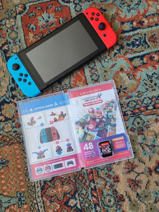 Vînd Nintendo Switch + joc Mario Kart