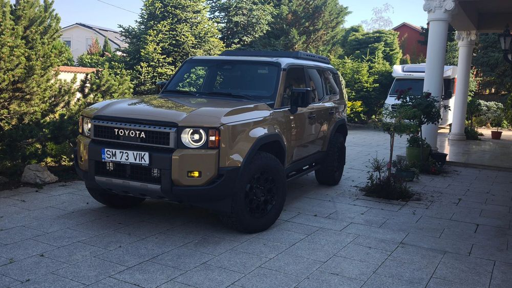 Toyota Land Cruiser 300