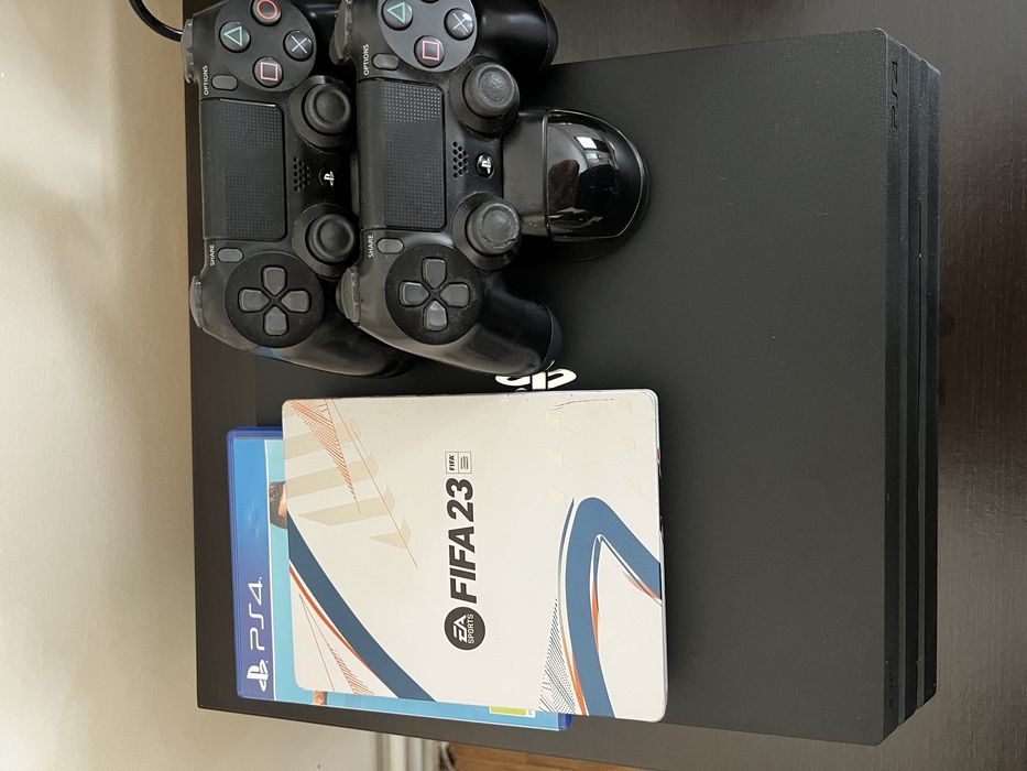 Playstation 4 Pro 1 TB,doua controlere+fifa 19 si fifa 23