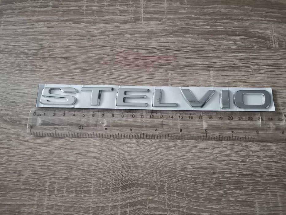 Alfa Romeo Stelvio надпис емблема