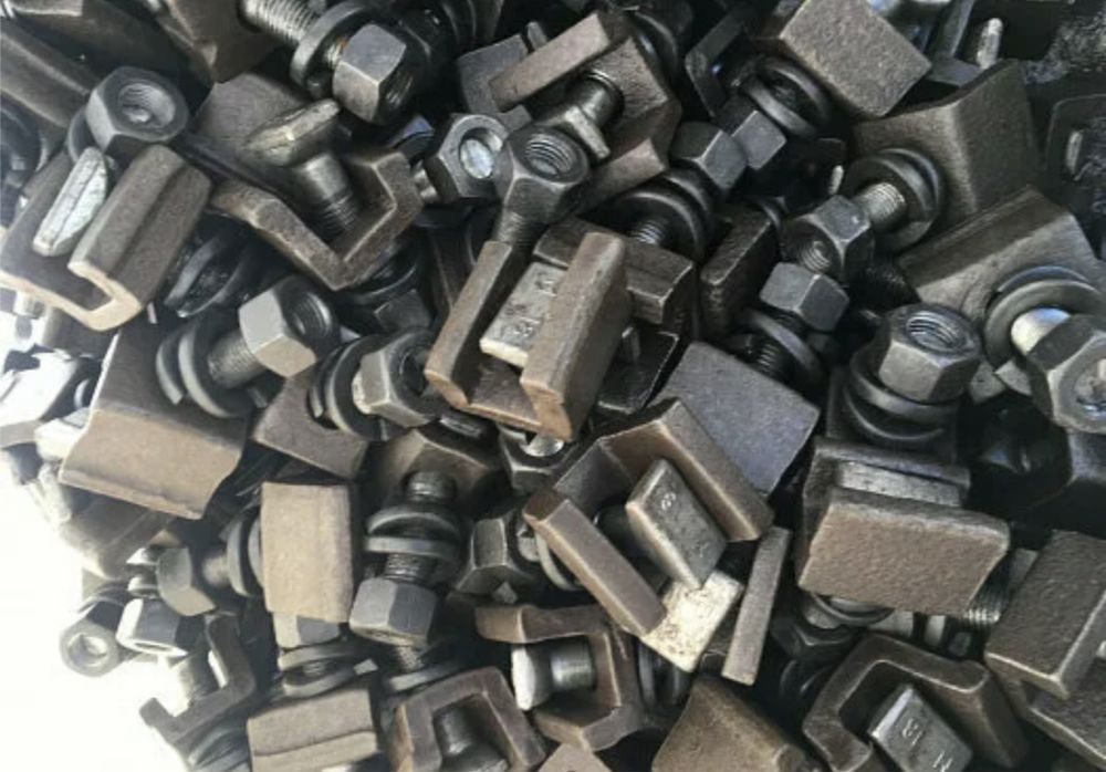 Рельсы шпалы и комлектующие.