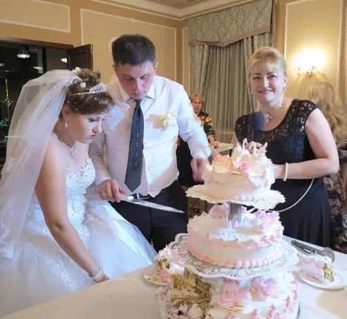 Тамада веселая, поющая