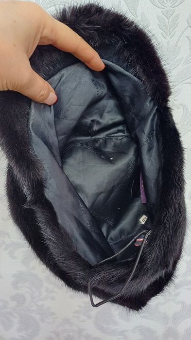 Норковая шапка с козырьком