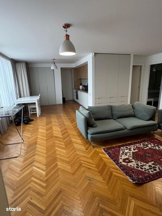 Apartament cu 3 camere langa piata Victoriei!