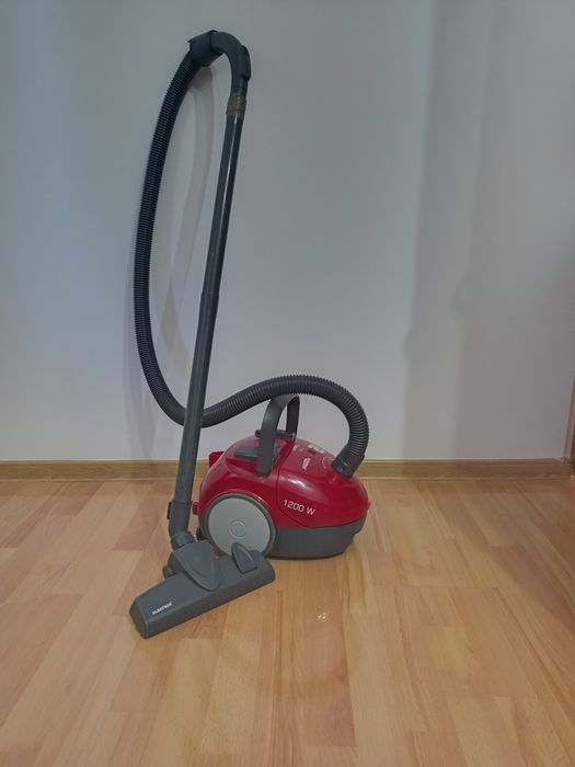 Vând aspirator Albatros