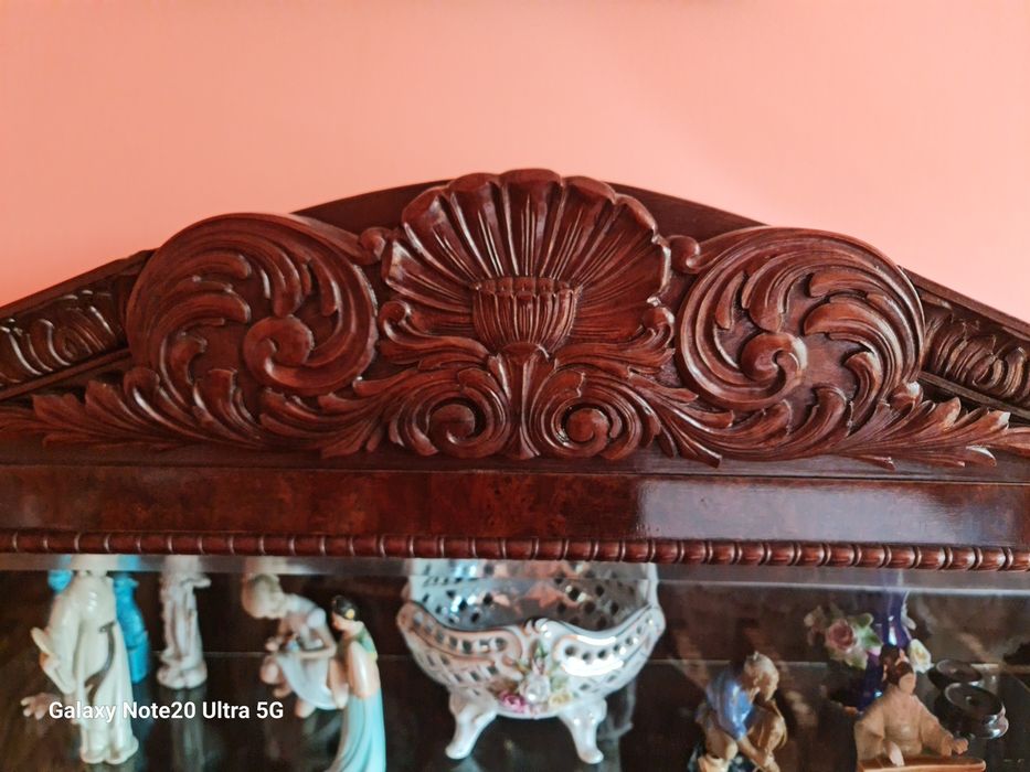 Ofer vitrină lemn masiv, aproximativ 90 ani vechime, design deosebit.