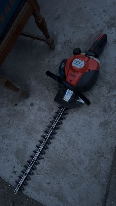 Vand masina de gard viu