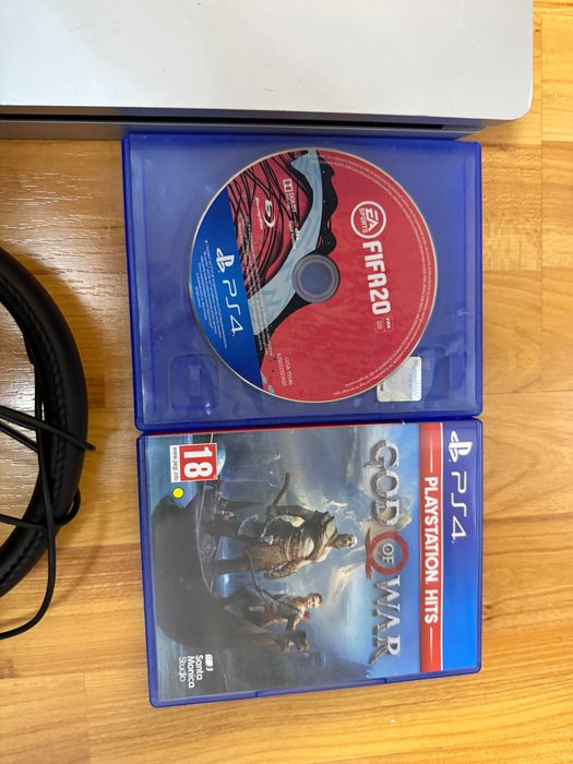 [ PS4 > PlayStation 4 Slim с джойстик, 2 игри и слушалки