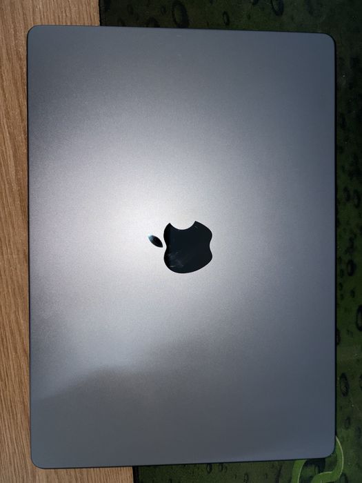 MacBook Pro 14" (2021) M1 Pro | 16GB RAM | 512GB SSD | Accesorii