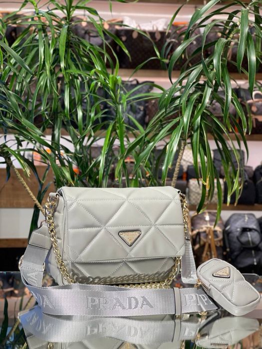 Geanta Prada noua !!! Dimensiuni 24/20 !!!