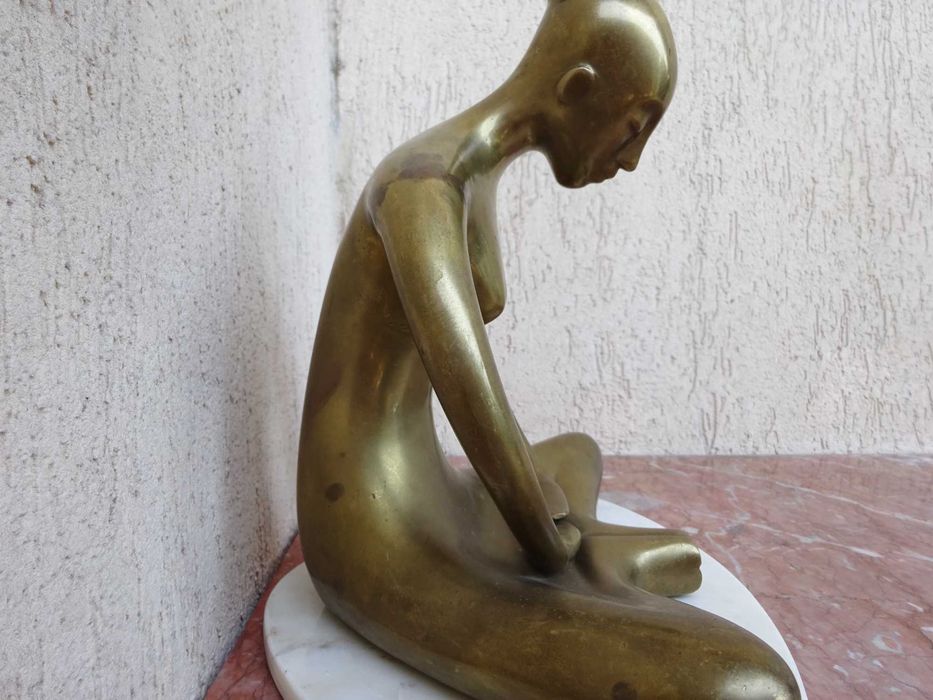 Statueta Yoga 'asiatica meditand' - Piesa simbolica Superba