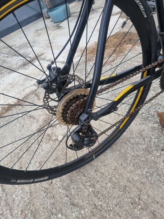 Vând bicicleta în stare buna .