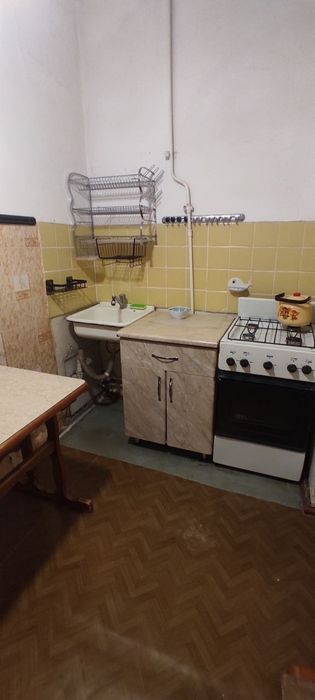 Юнусабад -9 2х комнатная квартира, есть холодильник. Семейным.