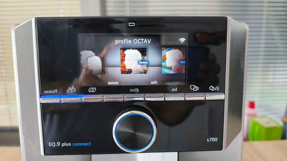 Espressor expresor Siemens EQ9 PLUS Connect Seria700 / 2 râșnițe