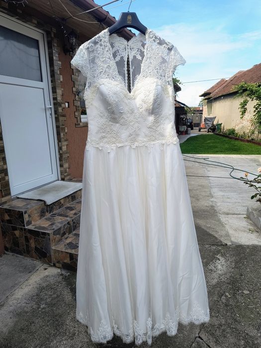 Rochie mireasa culoare ivory