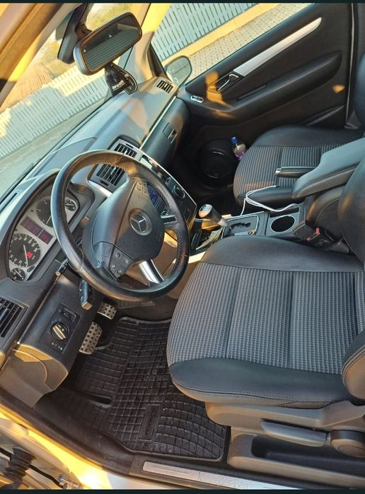 Mercedes Benz B - 200