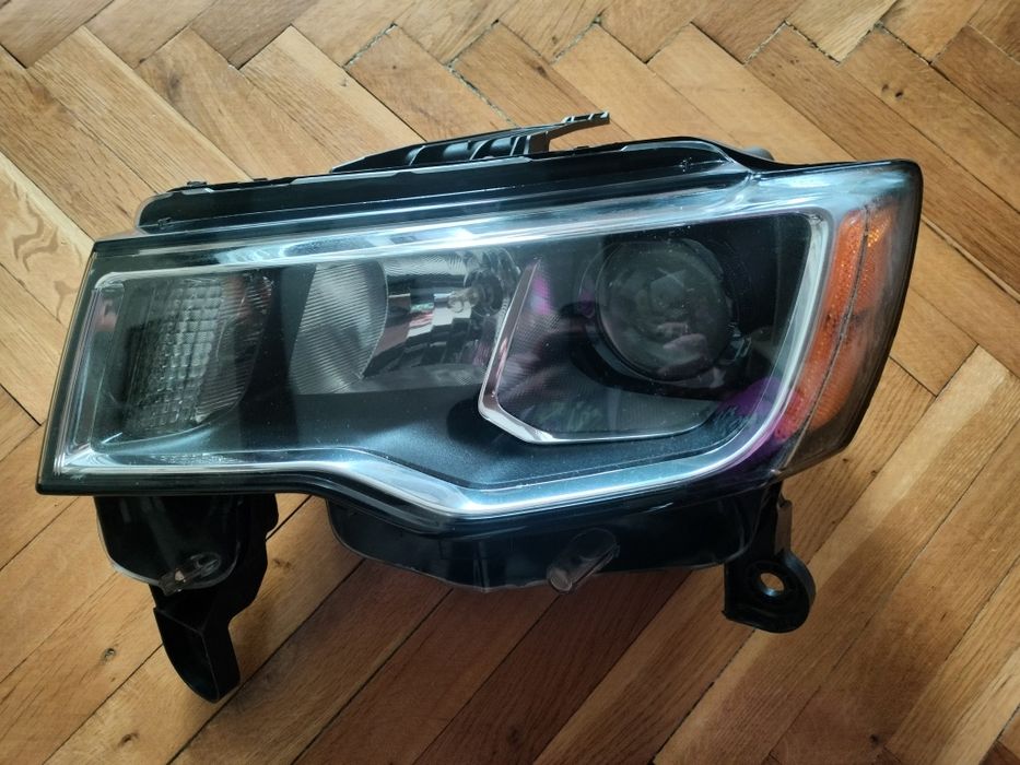 Оригинален ляв  фар за Jeep Grand Cherokee WK2 2014 - 2021г.
