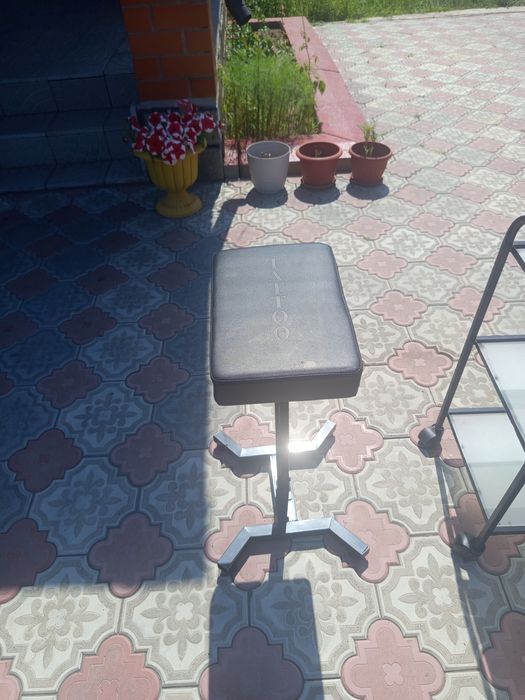 Продам этажерку и подставку под руку.