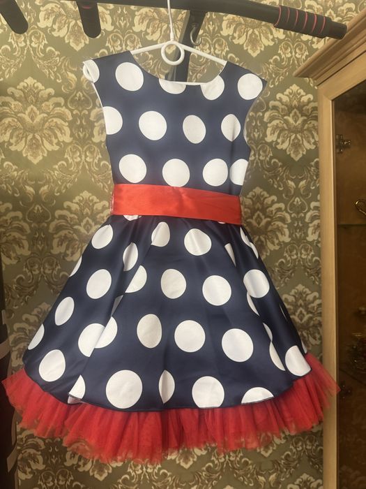 Продам детское платье в горошек