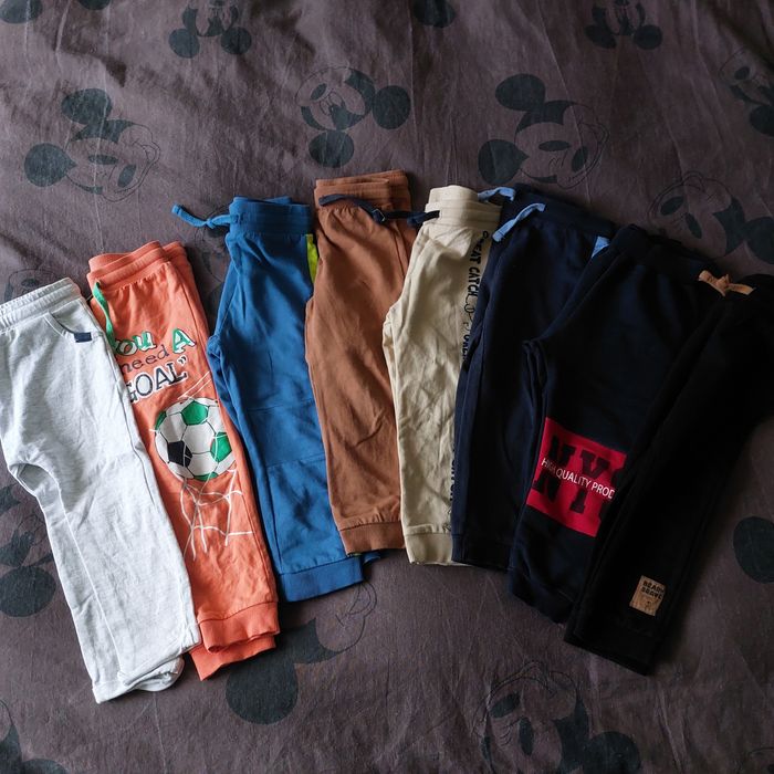 Vand pantaloni baietel marimea 98