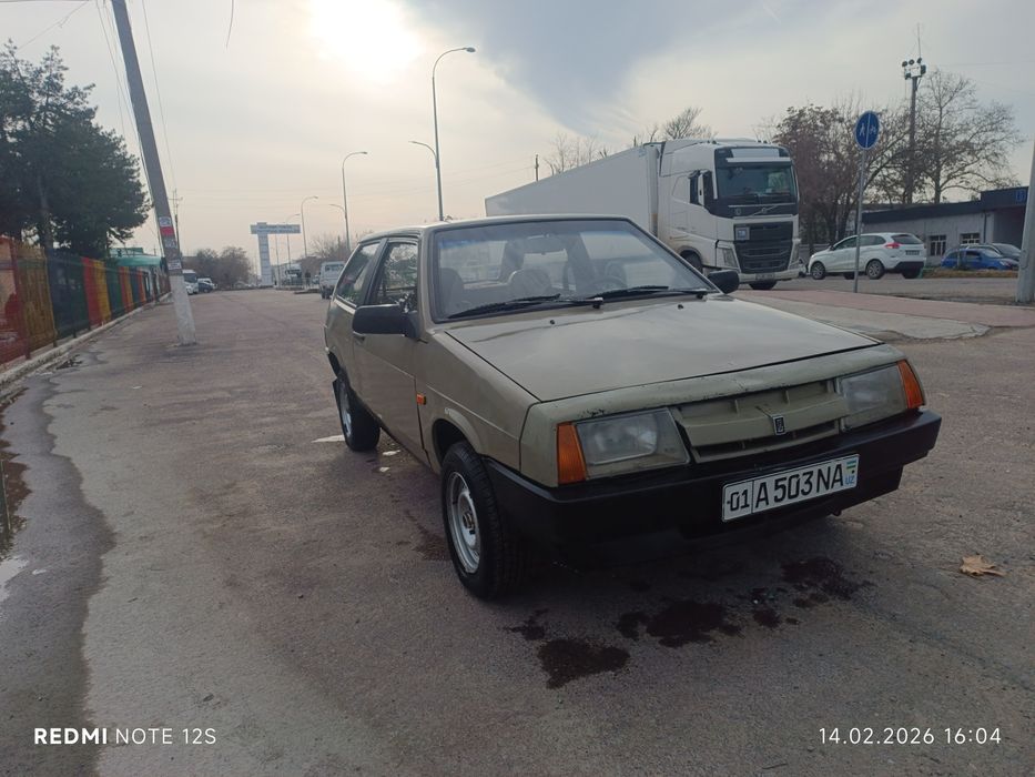 Лада Ваз 2108 Спутник 1987 года.