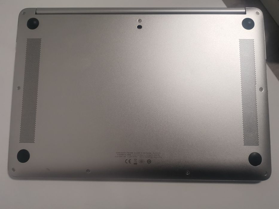 Лаптоп HUAWEI Matebook D, 14" Ryzen 5, 256GB NVMe, 8GB RAM + Подарък