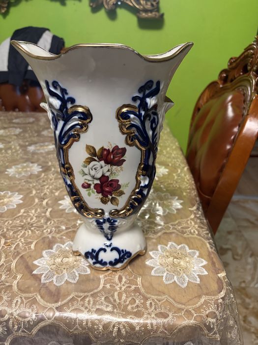 Vand porțelan este nou